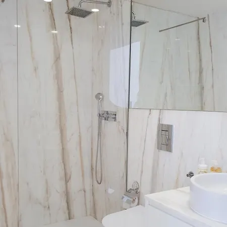 Classic Loft In Fully Renewed Building At Batalha Porto