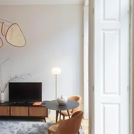 Classic Loft In Fully Renewed Building At Batalha Porto