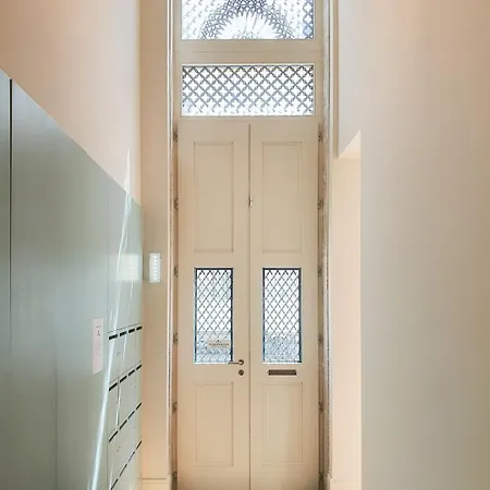 Classic Loft In Fully Renewed Building At Batalha Apartment