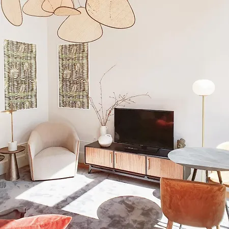 Classic Loft In Fully Renewed Building At Batalha アパート ポルト